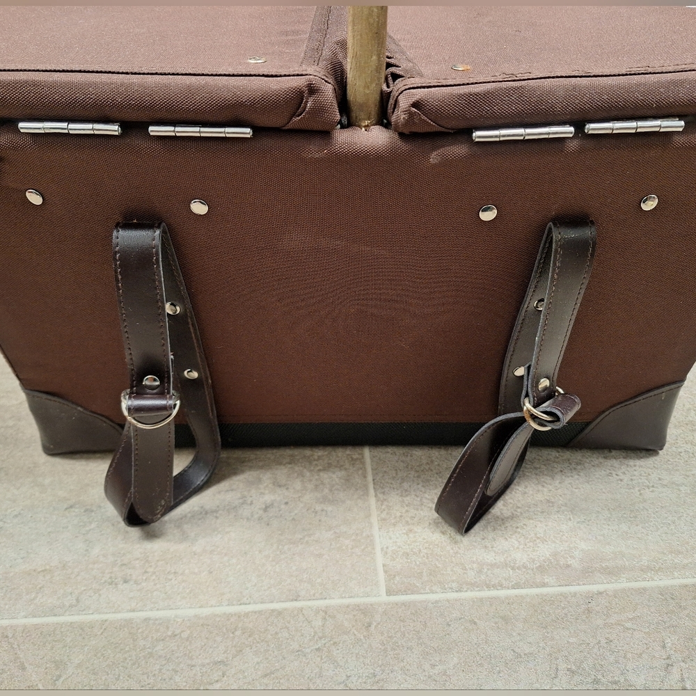 Picnic Time Picnic basket set- New with tags - Picture 5 of 7